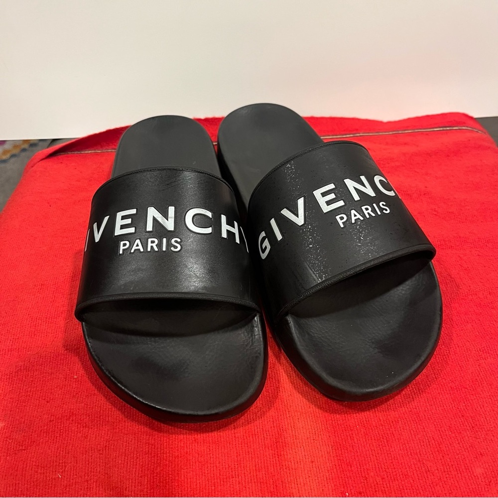 GIVENCHY PARIS flat sandals